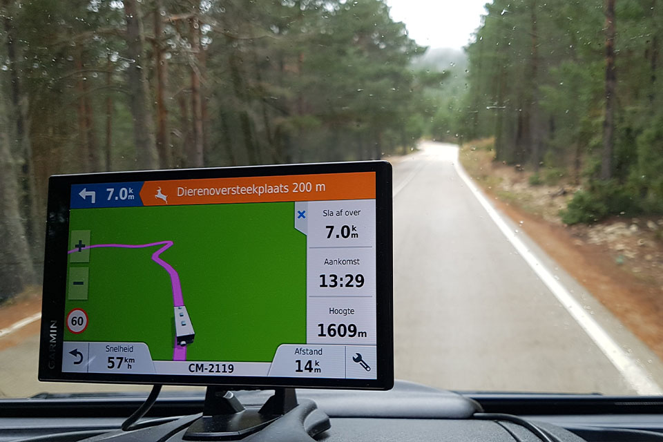 Garmin navigatie als extra huuroptie bij het huren van een camper met standaard voor op dashboard