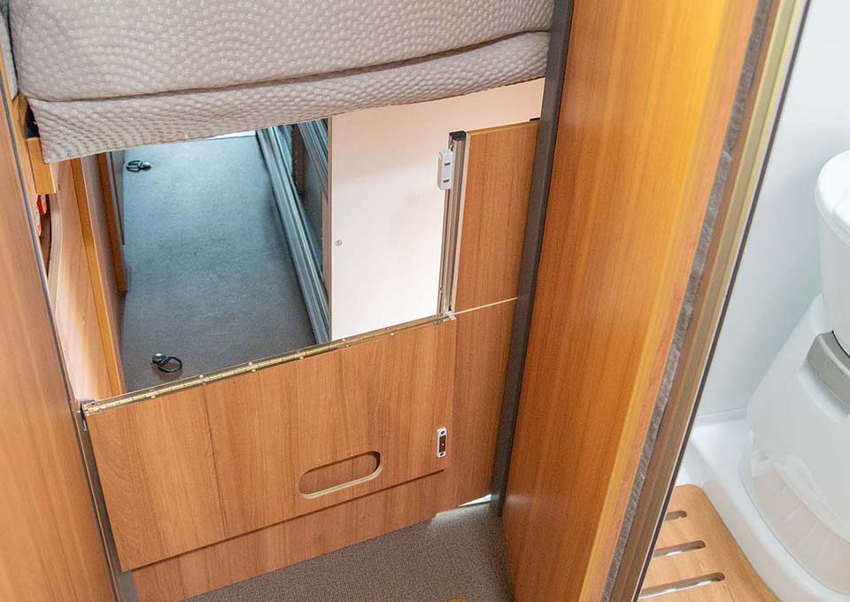 Door het plaatsen van een achterwand voor het ladesysteem ontstaat er nieuwe bagageruimte