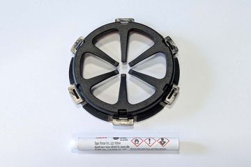 Onderkant van het bevestigingsframe voor de MOPEKA PRO CHECK gasfles sensor voor montage op aluminium LPG gastanks.