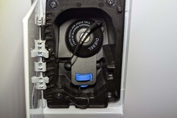 Vergrendeling voor de dop van de Adblue tank