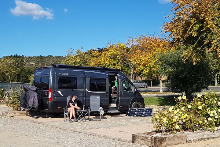 ALEVMOOM Draagbare Klapkruk Met Kussen, Campingkruk, Telescopische Kruk Inklapbare Mini Lichte Campingkruk Voor Outdoor Camping Vissen Barbecue Binnen Keuken Belasting 200 Kg Zeegroen 658868333