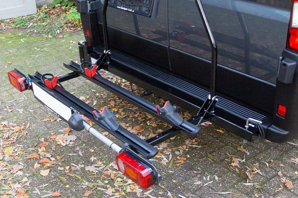 De Busbiker achterlichten zijn te gebruiken op de Busbiker Alu-buis van de X250 v.a. 2012 en de X290 met de zwart kunststof verlichtingsbalk.