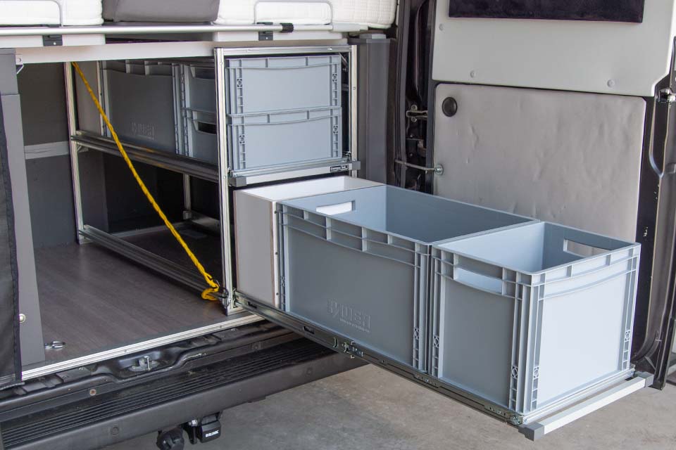 Ladesysteem voor de Adria Twin 640 SLB met uitgetrokken lade