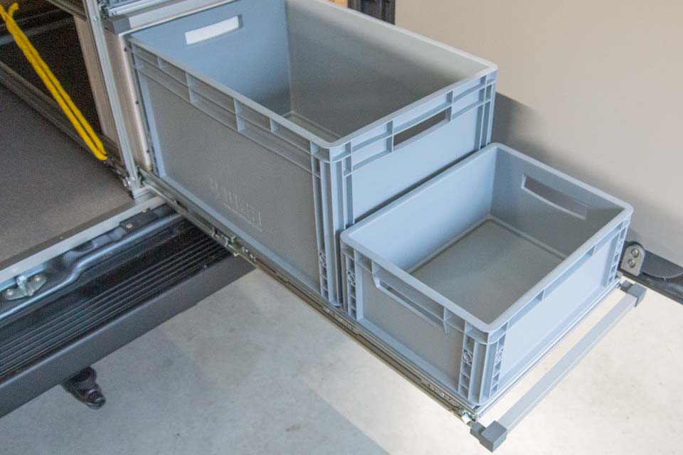 Voor de lades van het uitschuifsysteem voor de garage zijn verschillende opstellingen van Euroboxen mogelijk.