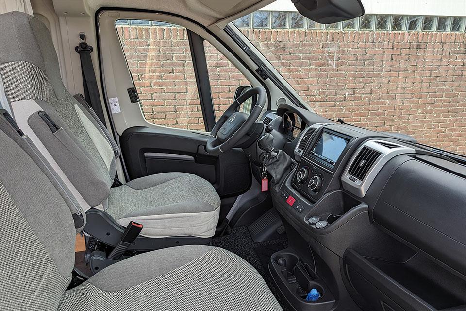 Autokabine van de Pössl 2Win R S met 165pk uit 2024 te koop bij Campertrek