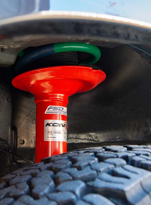 De P&ouml;ssl 2Win R Performance is uitgerust met 4 Koni schokdempers en een VB suspension / CSC verenpakket