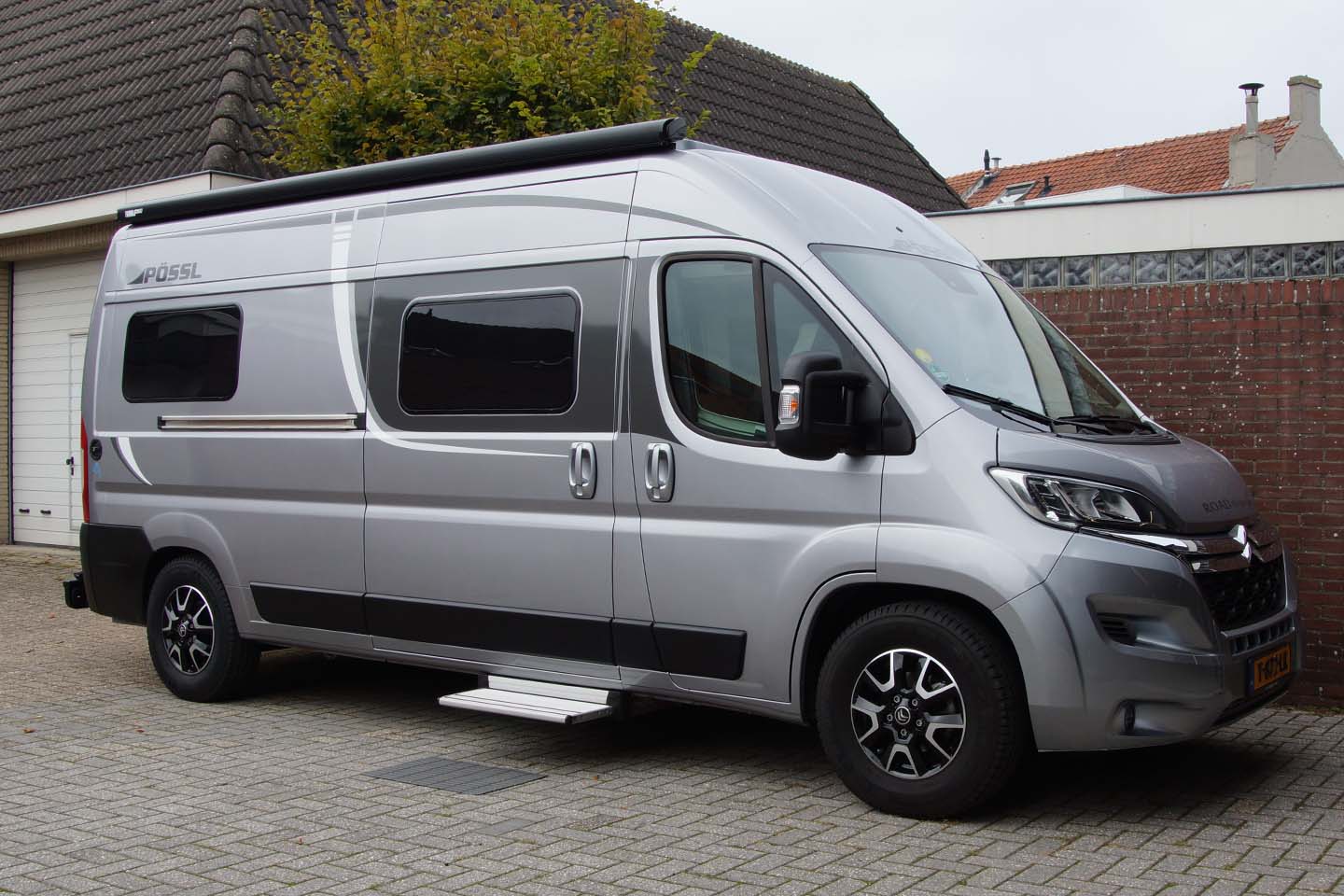 Pössl Roadstar 600L rechtsvoor