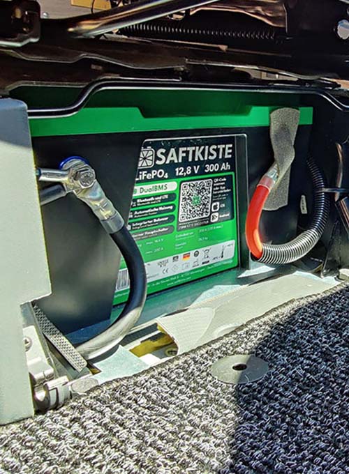 Saftkiste 300Ah LiFePO4 lithium accu ingebouwd in de P&ouml;ssl 2Win R Performance