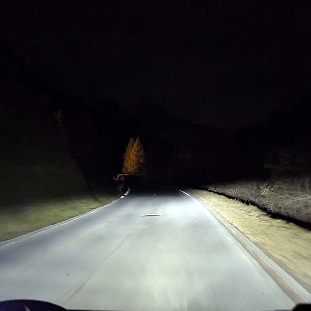 De autolampen van de P&ouml;ssl 2Win R  Performance zijn vervangen door heldere led autolampen