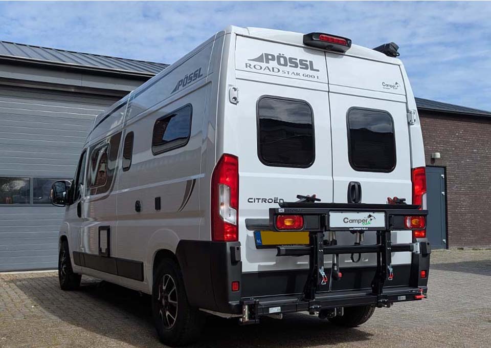 P&ouml;ssl Roadstar 600L 140pk 2026 bomvol opties waaronder een luxe Busbiker fietsendrager.
